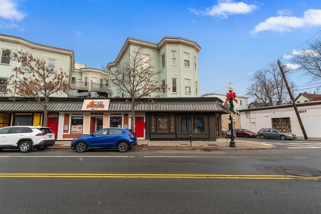 Building Photo - 571 Washington St