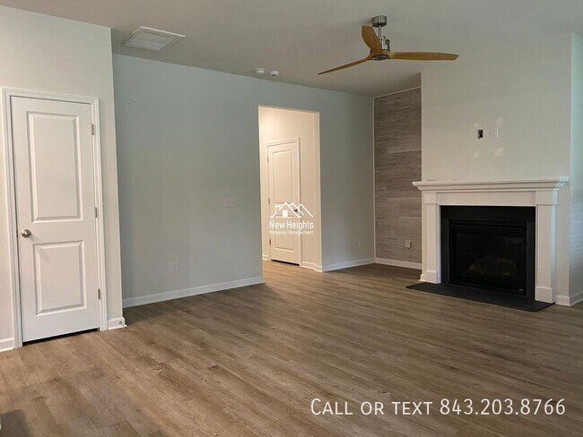 Building Photo - 2641 Alamanda Dr