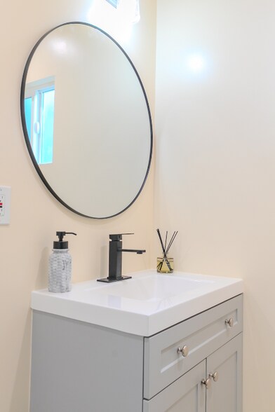 Building Photo - 1009 Arlington Ave