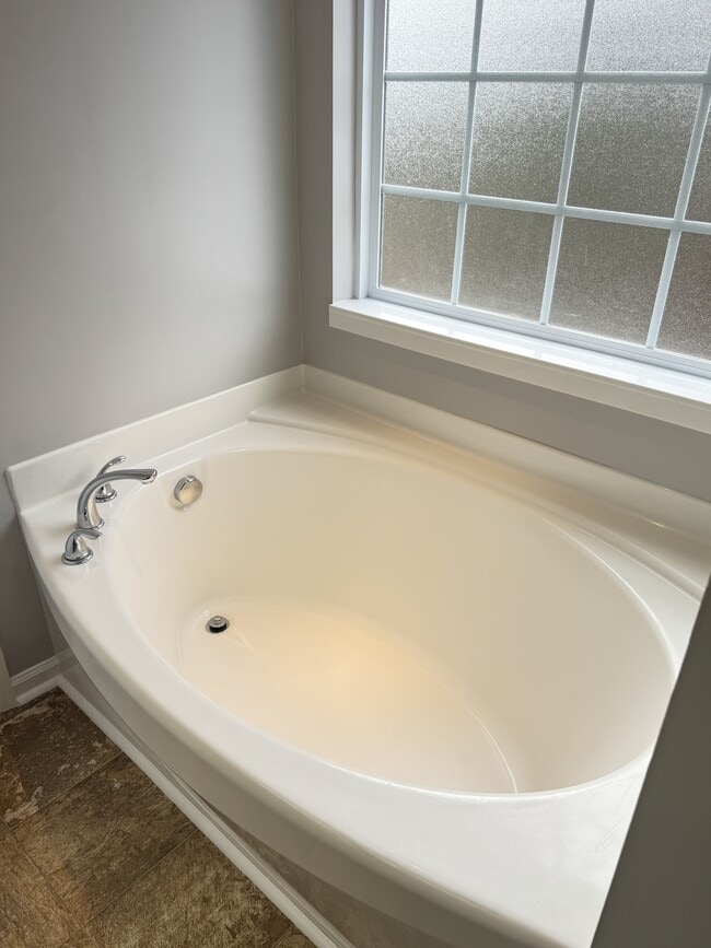 Building Photo - 617 Rockland Dr