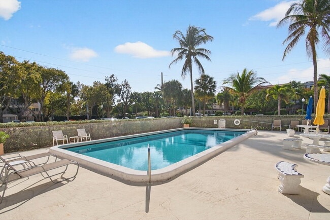 Building Photo - 50 SW 3rd Ave