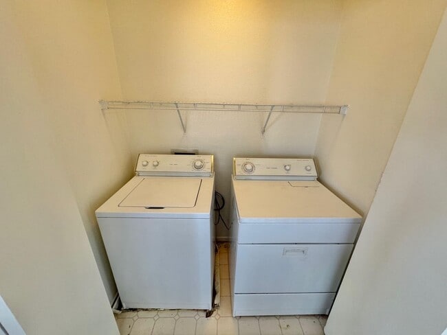 Building Photo - THIS IS A CHARMING TWO-STORY NORTH LAS VEG...