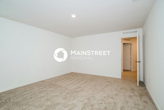 Building Photo - 5 Bedroom Pet-Friendly Home in Mascotte, FL with Main Street Renewal