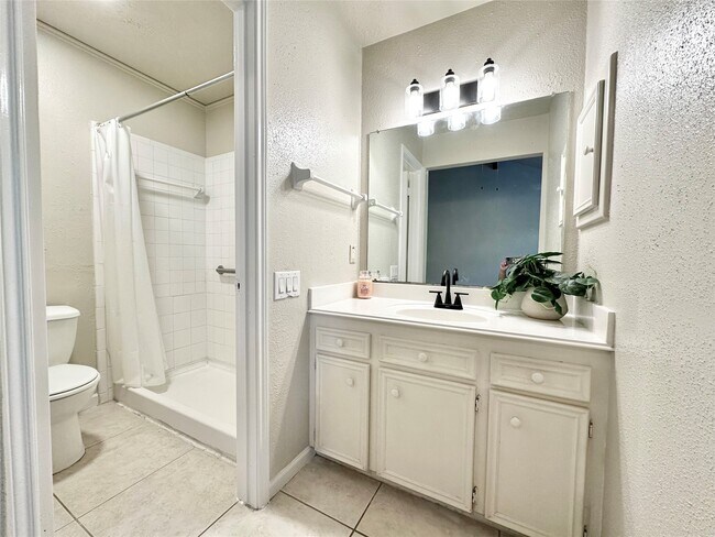 Building Photo - 9164 Wilcrest Dr