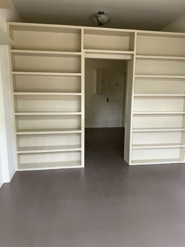 Building Photo - Home-Sweet-Home Vibe in Harper Ave!