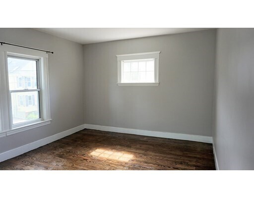 Building Photo - 123 Thorndike St