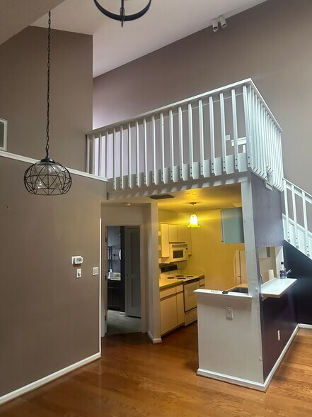 Building Photo - 5080 Heathglen Cir