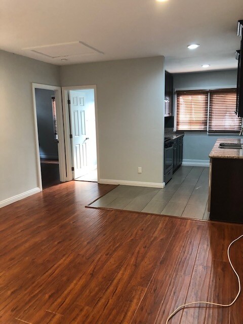 Oversized Living Room - 1250 Huntington Dr