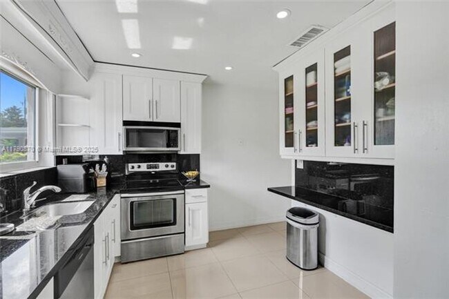 Building Photo - 5811 SW 95th Ct