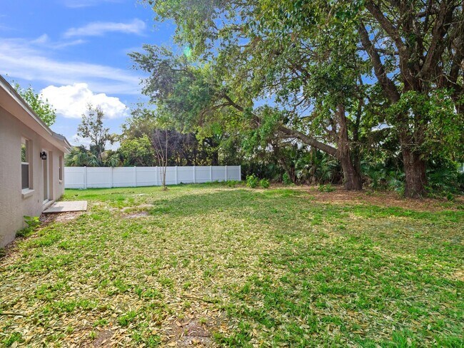 Building Photo - 91 Pebble Beach Dr