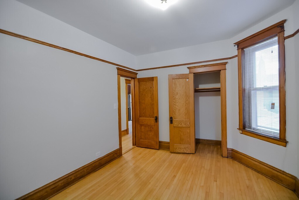 Building Photo - 2231 W Walton St