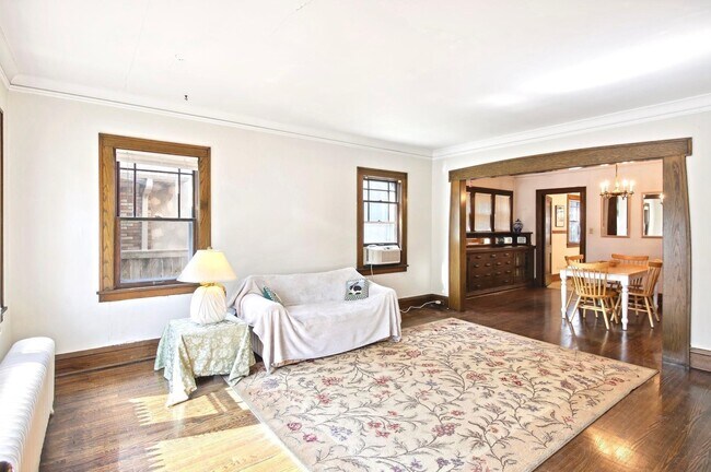 Building Photo - 4542 Grand Ave S