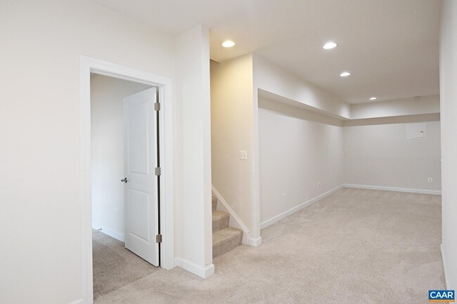 Building Photo - 2135 Saranac Ct