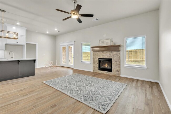 Building Photo - Spacious Edmond Home