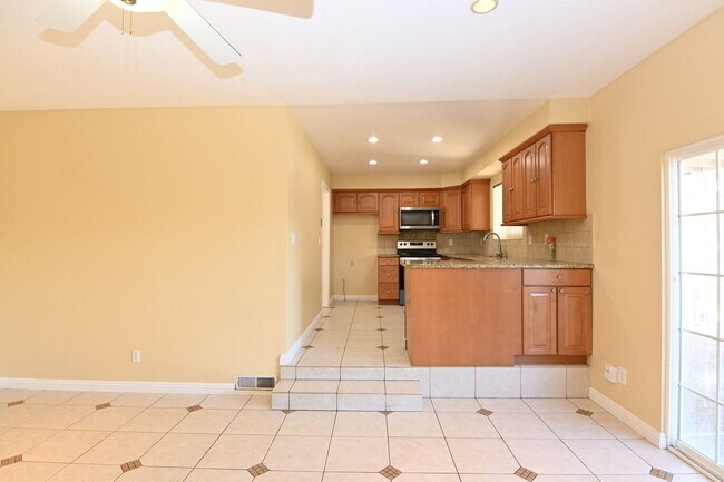 Building Photo - Beautiful 5 bed 3 bath, 2 car Garage & Pool, Near Snell & Calero