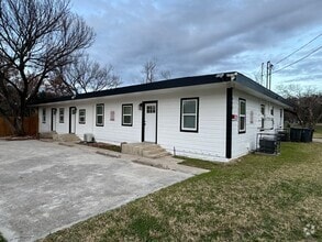 Building Photo - $895 AND BY FORT HOOD!!!  WATER & TRASH IN...