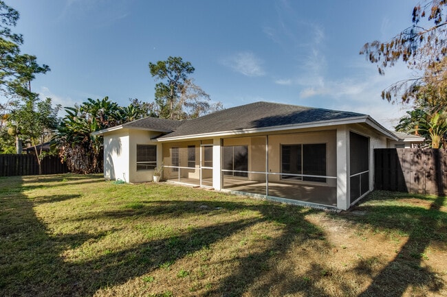 Building Photo - 14185 Greentree Dr