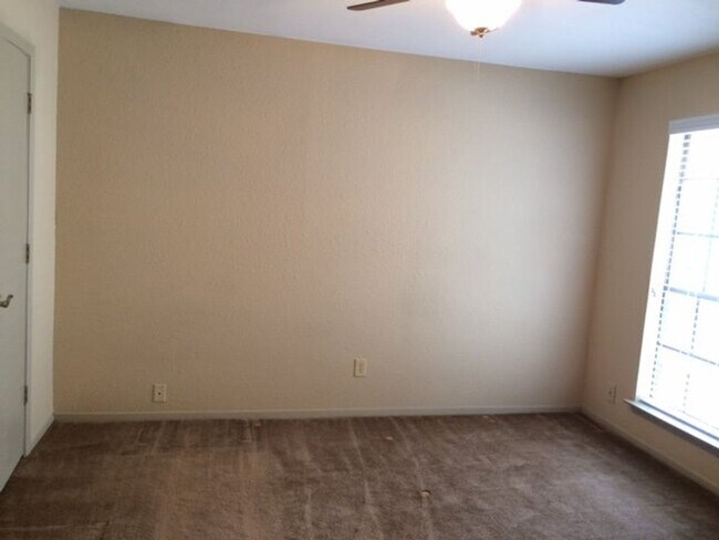 Building Photo - Frisco - 3/2 half duplex, 2-story, 2-car g...