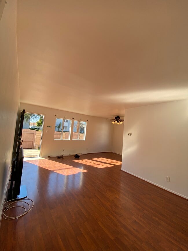 Living Room - 1538 Penmar Ave