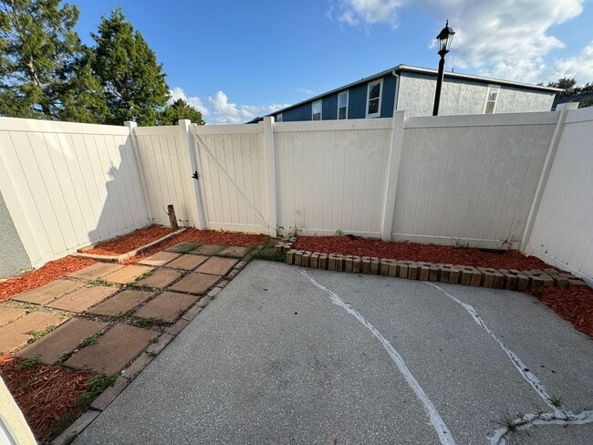 Building Photo - 12644 Somerset Oaks St