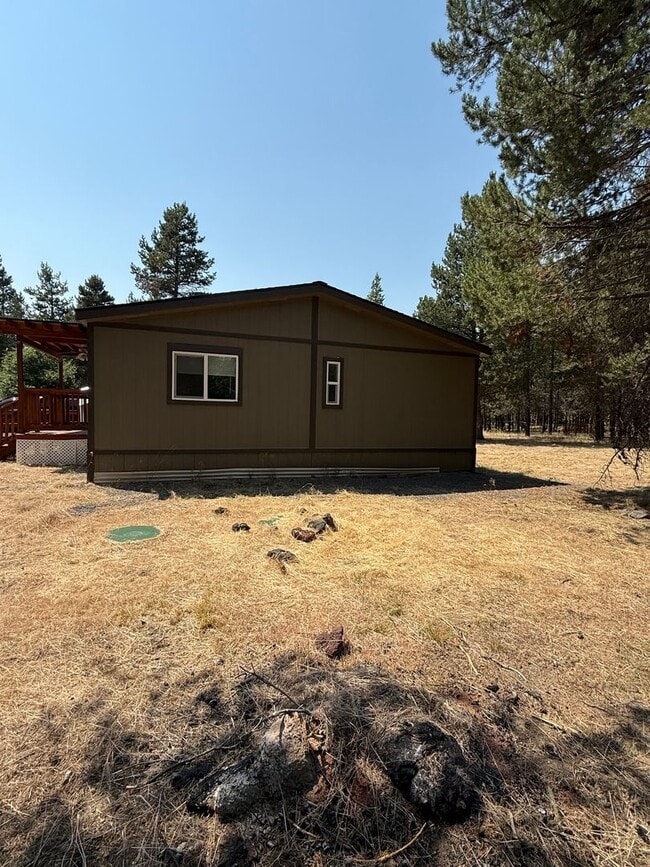 Building Photo - Newly Remodeled 3 Bedroom Home