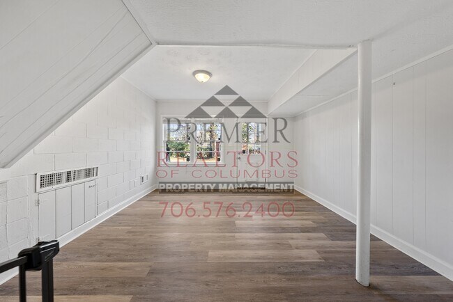 Building Photo - 386 Victoria Dr