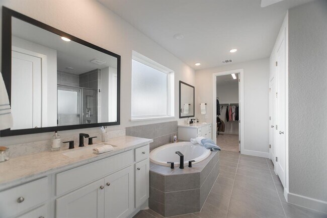 Building Photo - 71 Perennial Cyn Dr