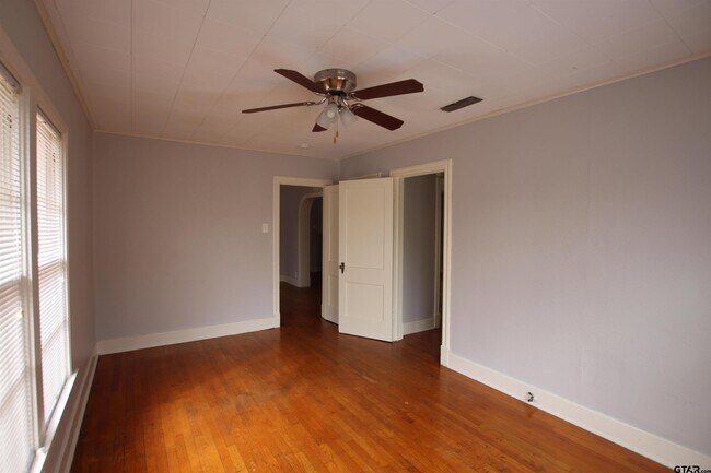 Building Photo - 132 Rowland Pl