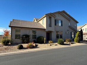 Building Photo - Beautiful 3 Bedroom Home - Casitas at Sienna Hills