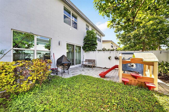 Building Photo - 4349 Veleiros Ave