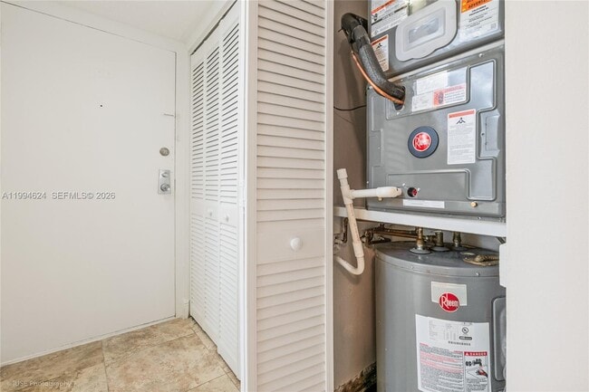 Building Photo - 14311 N Kendall Dr