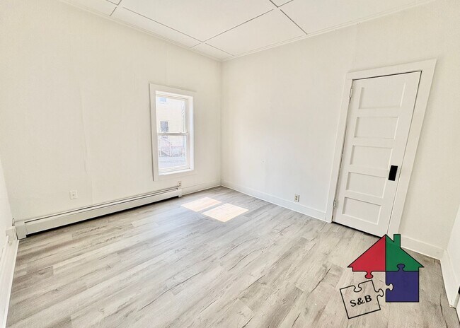 Building Photo - 94 Malletts Bay Ave