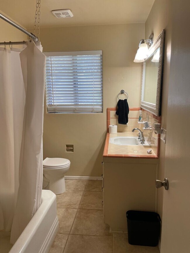 Building Photo - Beautiful 3 Bedroom! Available Now!