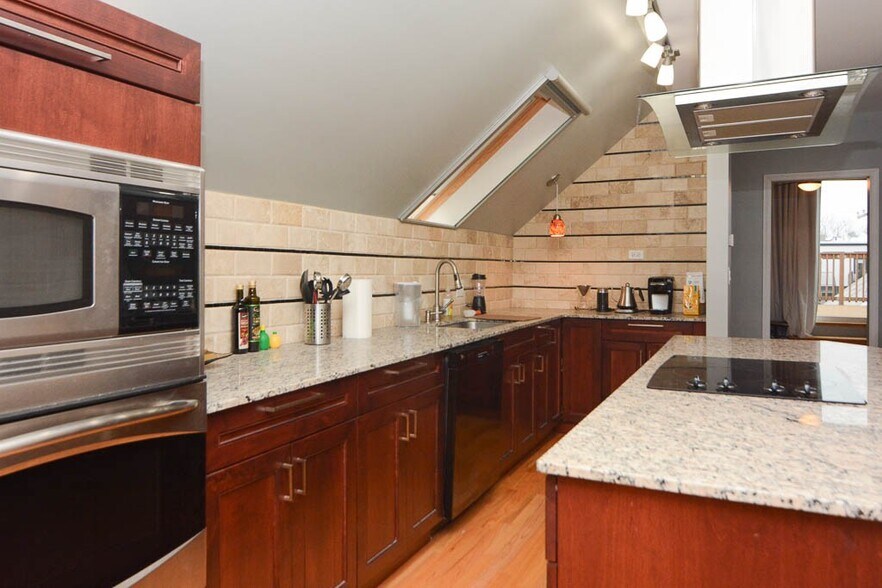 Building Photo - 947 N Winchester Ave