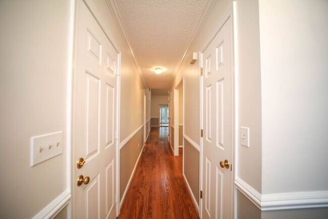 Foyer/entryway - 109 Pelham Dr