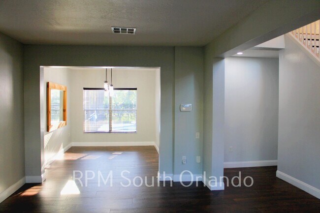 Building Photo - Kissimmee Pool home 4 bed 2.5 bath