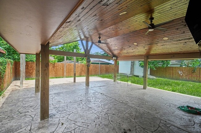Building Photo - 2121 Hickory Ln
