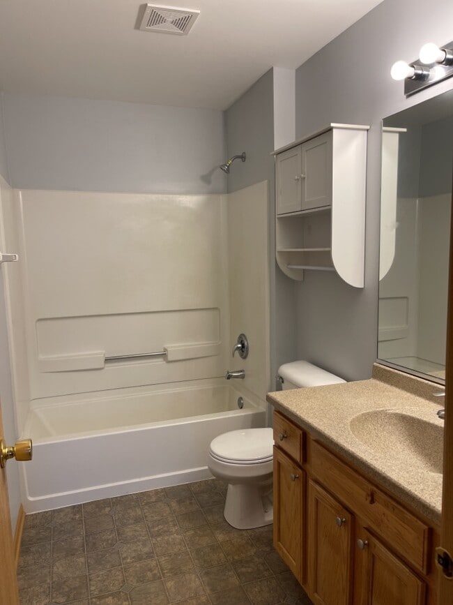 Building Photo - 1517 Silverstone Dr