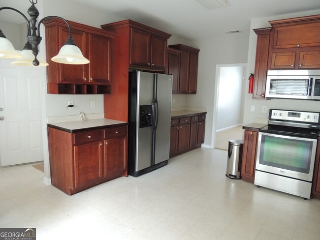 Building Photo - 450 MacLand Dr