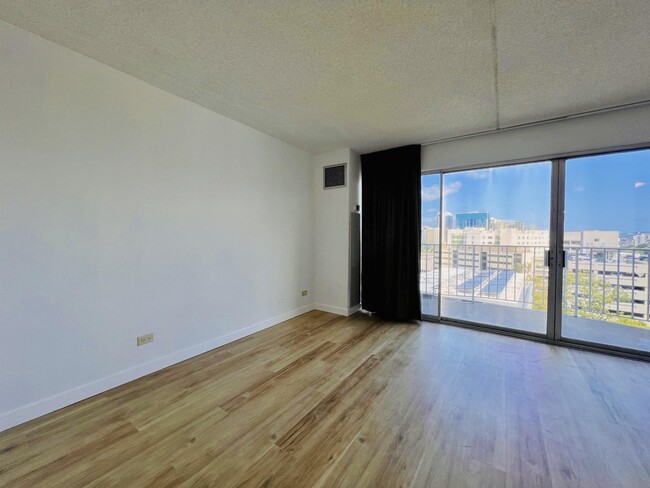 Building Photo - 710 Lunalilo St