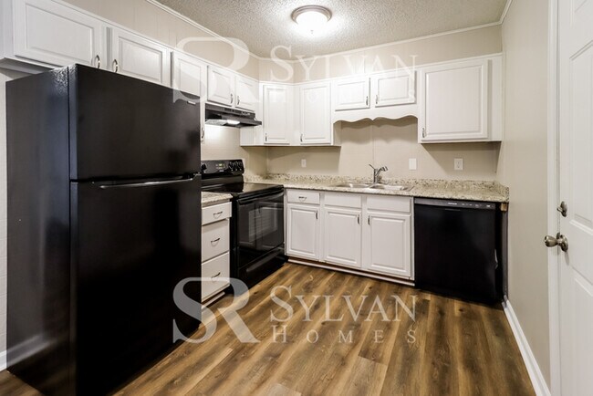 Building Photo - Enjoy living the good life in this 3 bedroom, 2 bathroom home