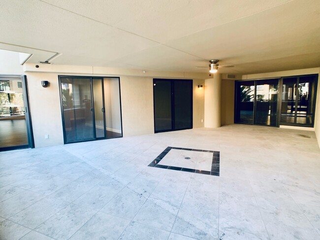 Building Photo - Luxury 3700 sqft 3bd/3ba Condo in the Harb...