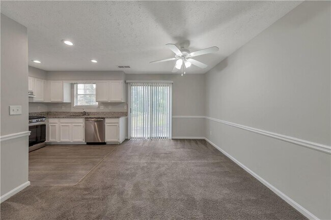 Building Photo - 1008 Huntington Trce SE