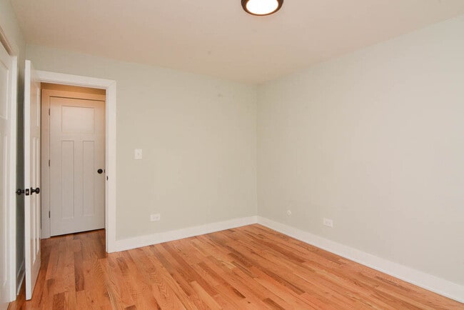 Building Photo - 696 Elm Pl