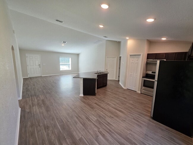 Building Photo - Charming 3 bed 2 bath in Inverness