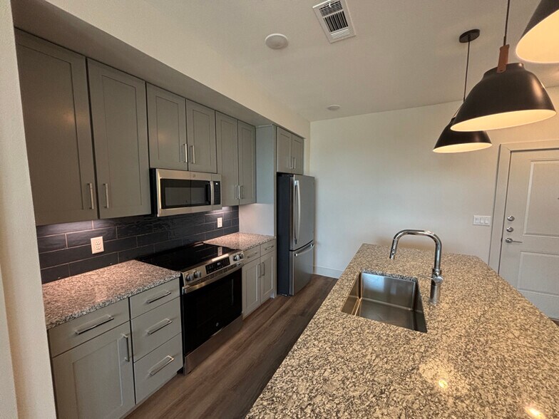 Building Photo - 216 Flint Rdg Rd