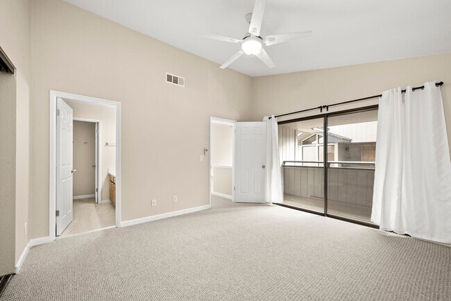 Building Photo - Beautiful 3-bedroom, 3-bathroom townhome  ...
