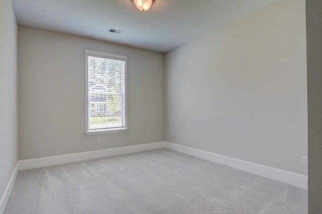 Building Photo - 216 Quimby Hill Dr