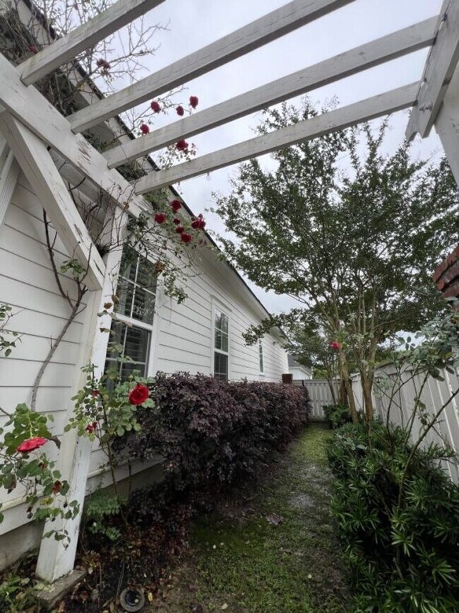 Building Photo - Luxury 4BR Home in Americana | 11 Ft Ceilings, Courtyard Living & Furnished Option