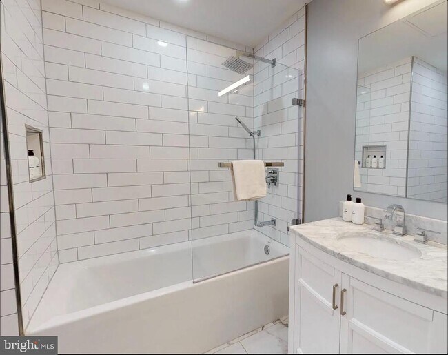 Building Photo - 150 S Independence Mall W